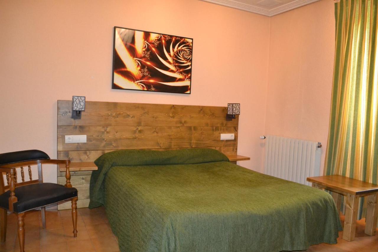 Hostal Aribel Longinos Otel Cercedilla Dış mekan fotoğraf