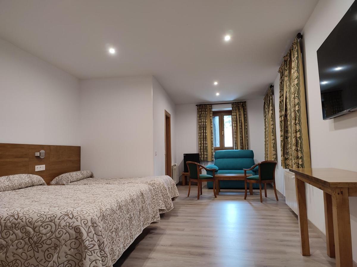 Hostal Aribel Longinos Otel Cercedilla Dış mekan fotoğraf