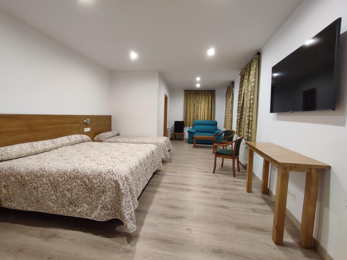 Hostal Aribel Longinos Otel Cercedilla Dış mekan fotoğraf