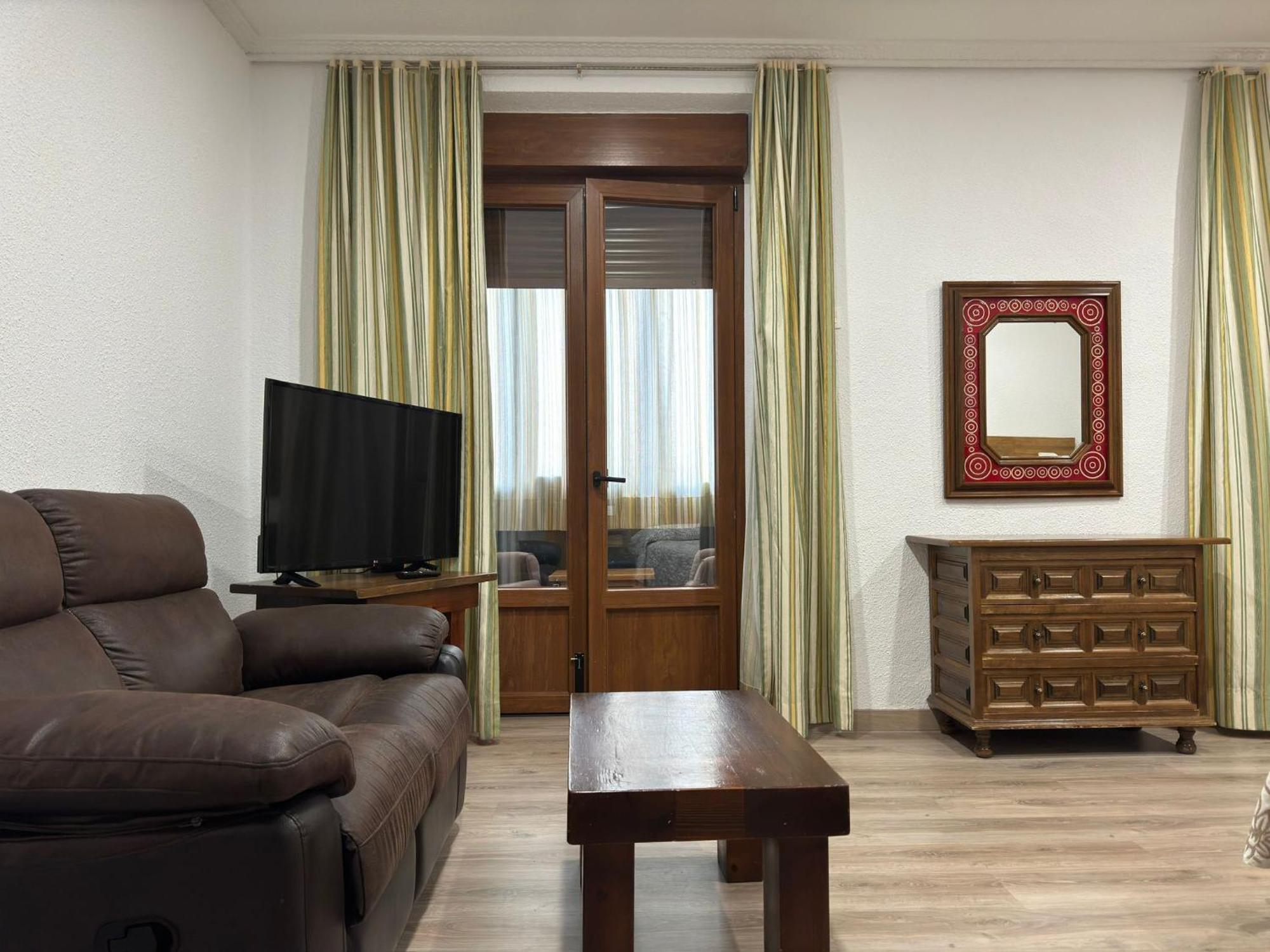 Hostal Aribel Longinos Otel Cercedilla Dış mekan fotoğraf