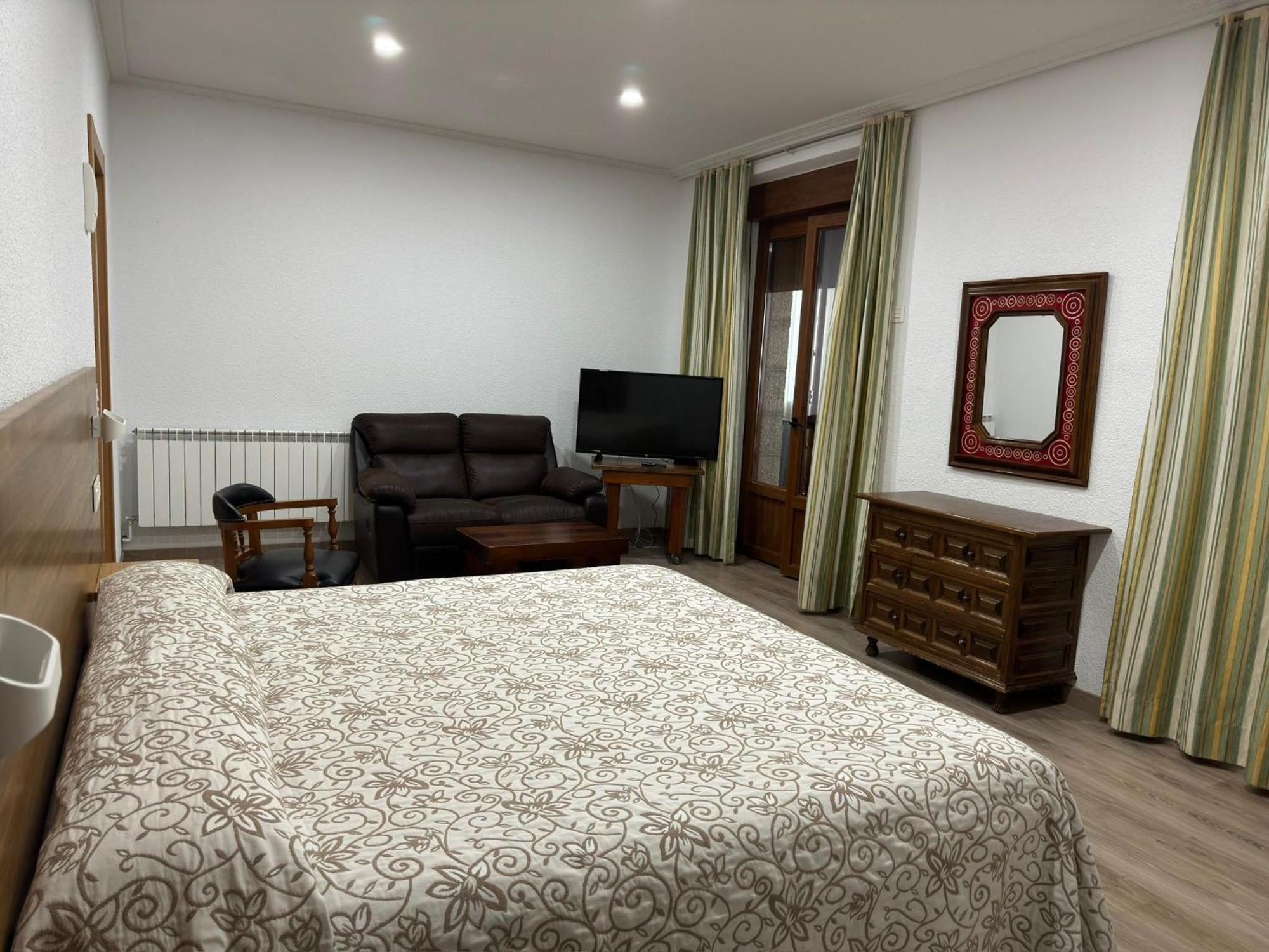 Hostal Aribel Longinos Otel Cercedilla Dış mekan fotoğraf