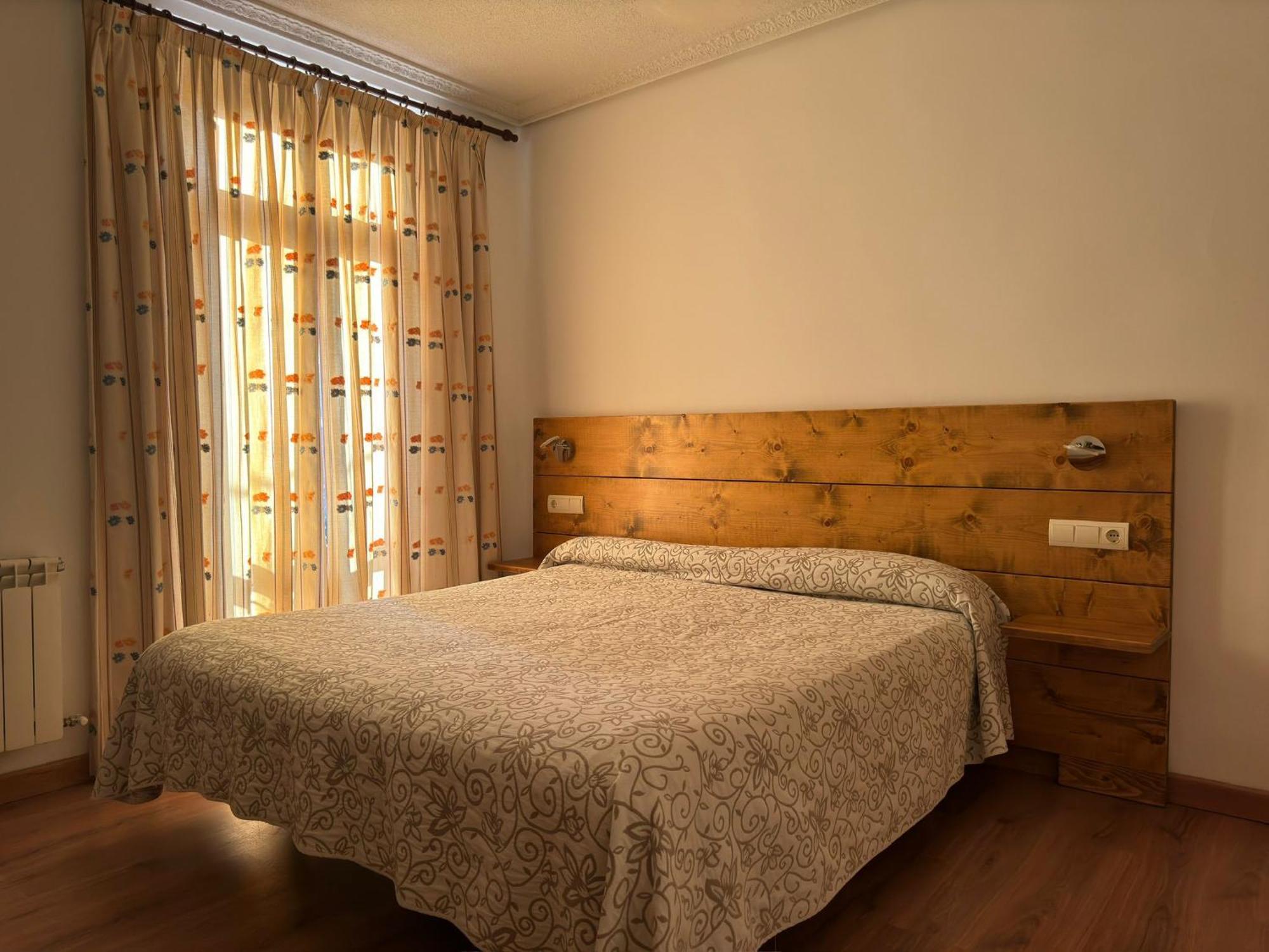 Hostal Aribel Longinos Otel Cercedilla Dış mekan fotoğraf