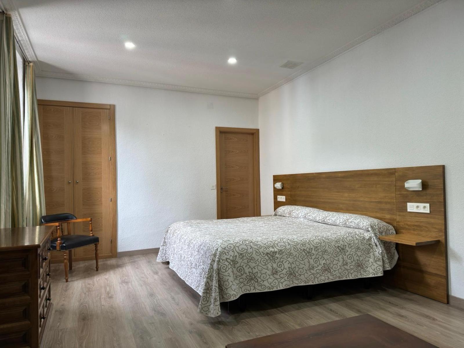 Hostal Aribel Longinos Otel Cercedilla Dış mekan fotoğraf