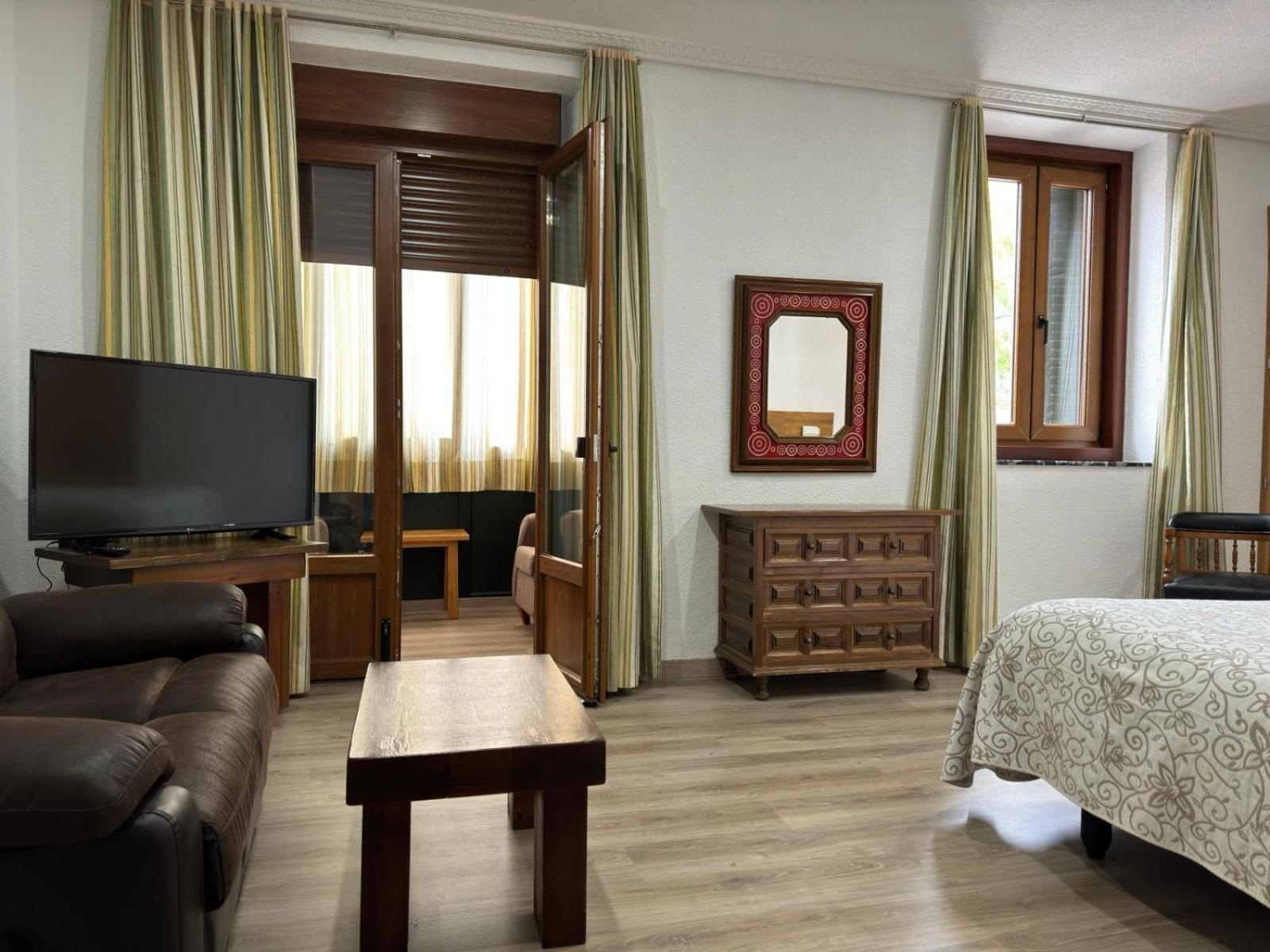 Hostal Aribel Longinos Otel Cercedilla Dış mekan fotoğraf