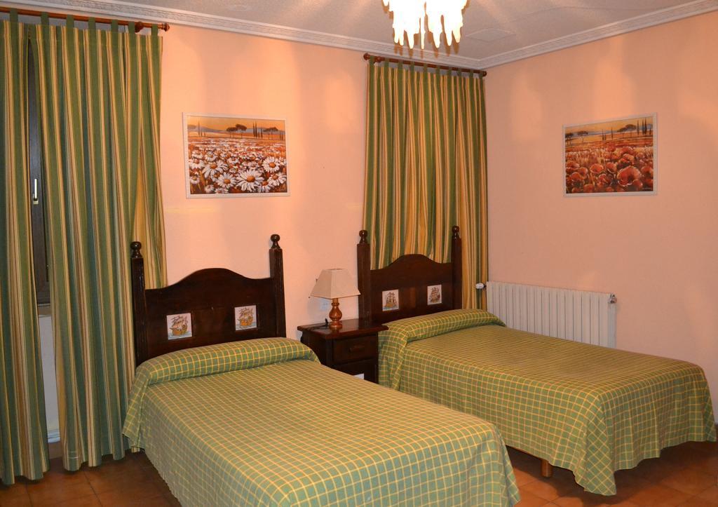 Hostal Aribel Longinos Otel Cercedilla Dış mekan fotoğraf