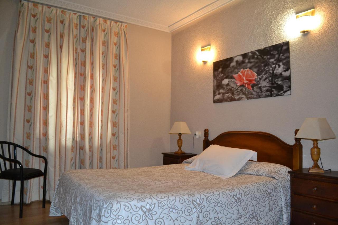 Hostal Aribel Longinos Otel Cercedilla Dış mekan fotoğraf