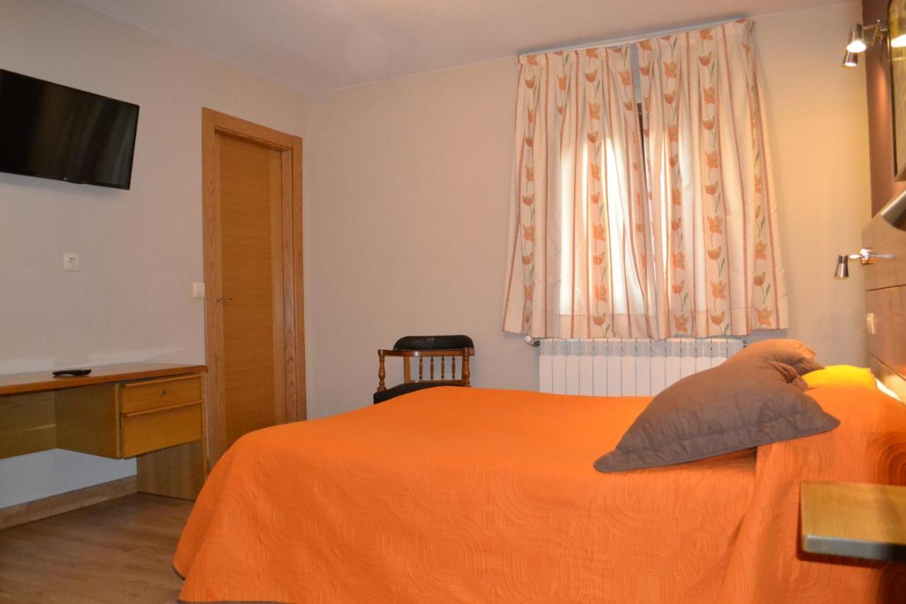 Hostal Aribel Longinos Otel Cercedilla Dış mekan fotoğraf